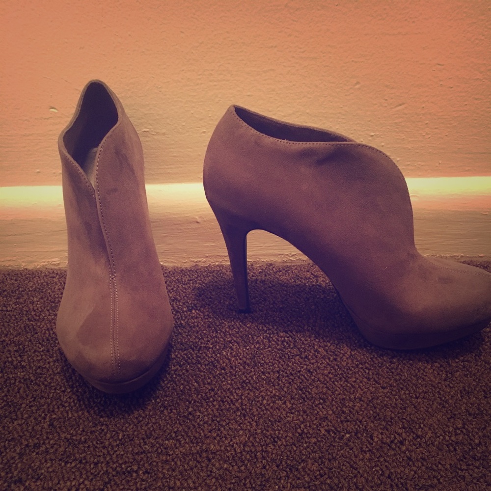 Ankle booties (size 7)